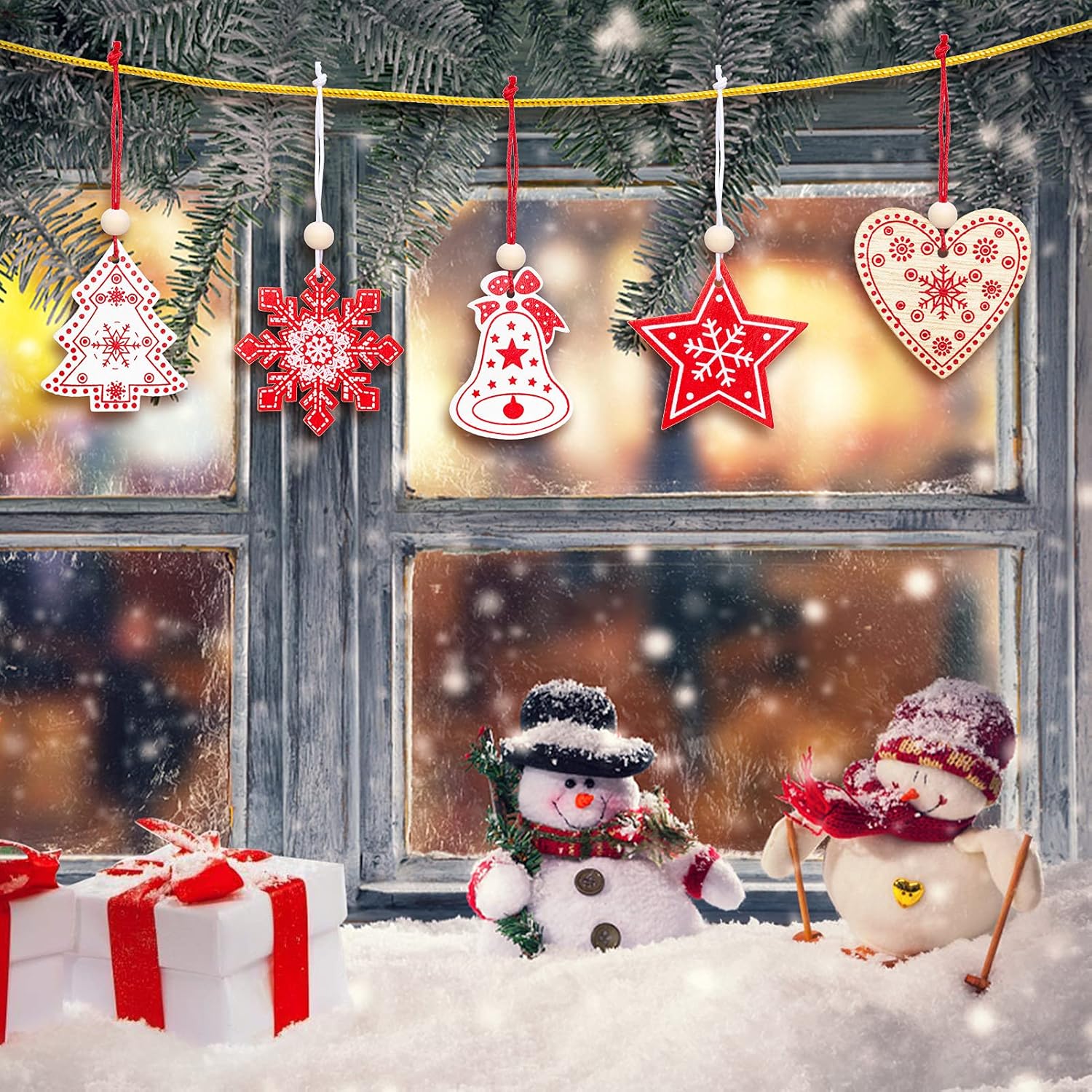 Set van 24 Houten Kerstboom Hangers – Rode & Witte Houten Kerstdecoraties met Touw en Kralen | Kerstversiering voor Boom & Cadeaus